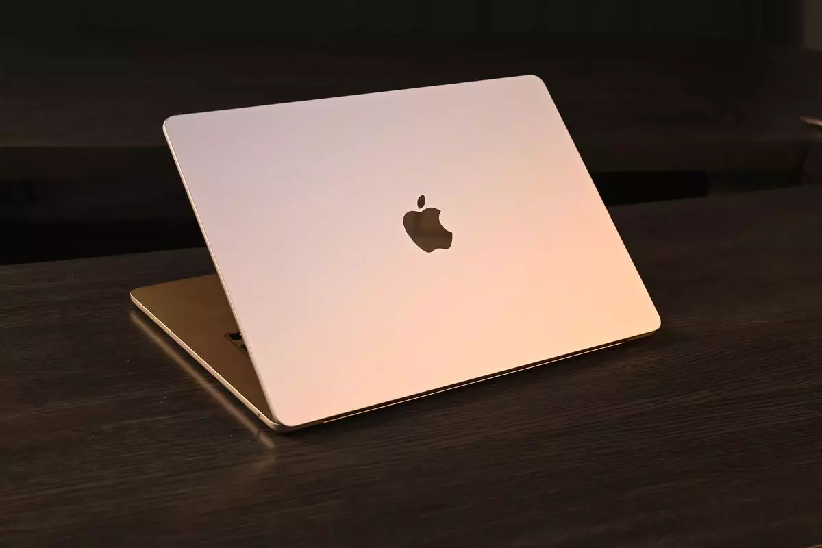 Apple Macbook Air